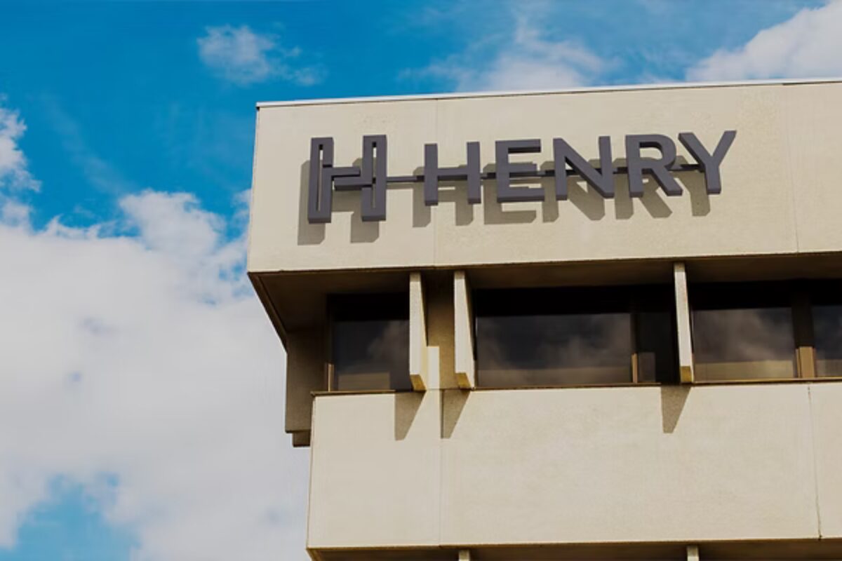 Logo Henry sur immeuble